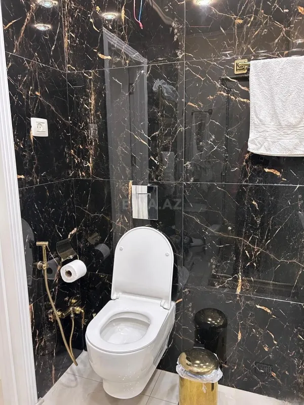 Satılır 3 otaqlı mənzil 151 m²