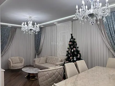 Satılır 3 otaqlı mənzil 151 m²