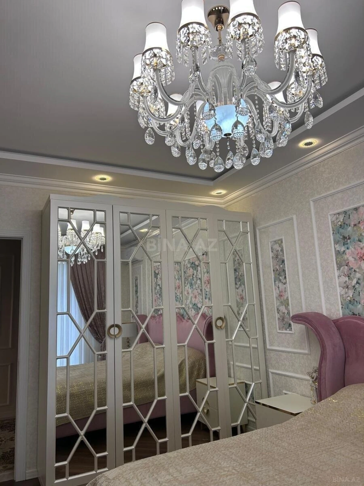 Satılır 3 otaqlı mənzil 151 m²