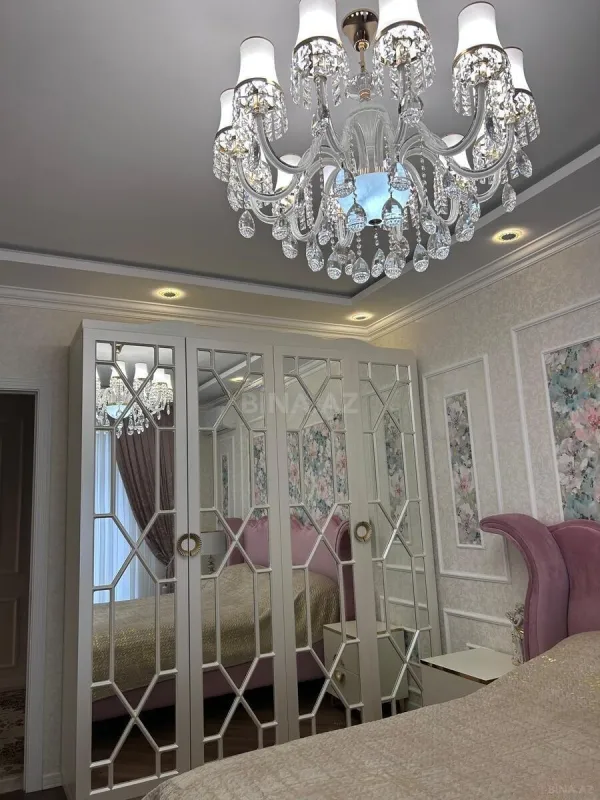 Satılır 3 otaqlı mənzil 151 m²