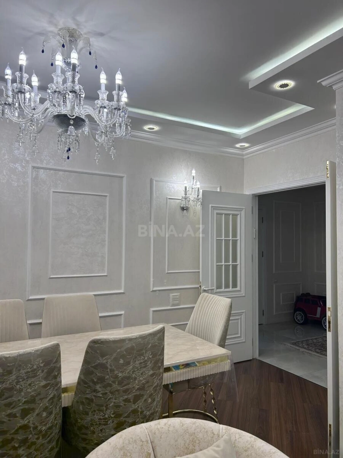 Satılır 3 otaqlı mənzil 151 m²