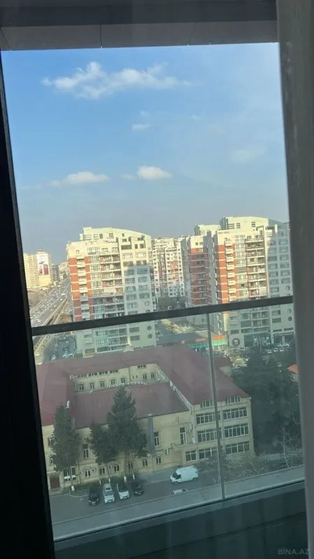 Satılır 3 otaqlı mənzil 151 m²