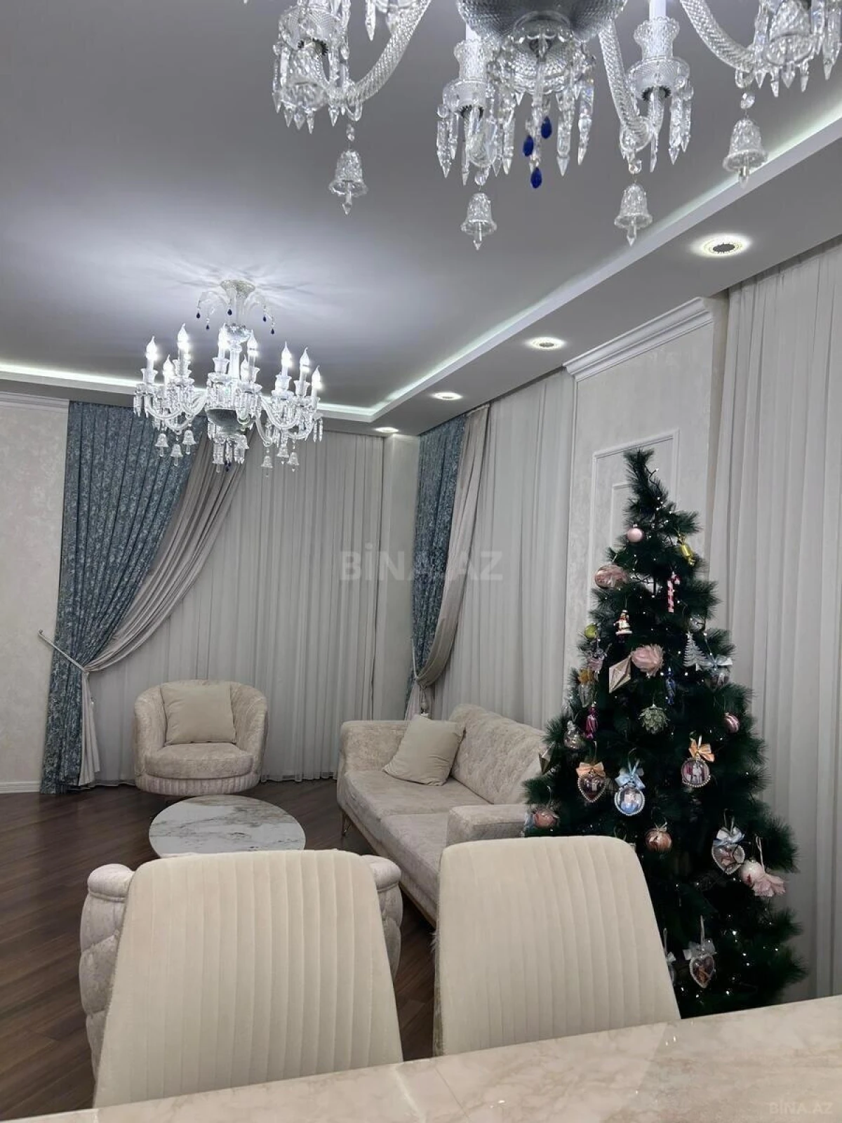 Satılır 3 otaqlı mənzil 151 m²