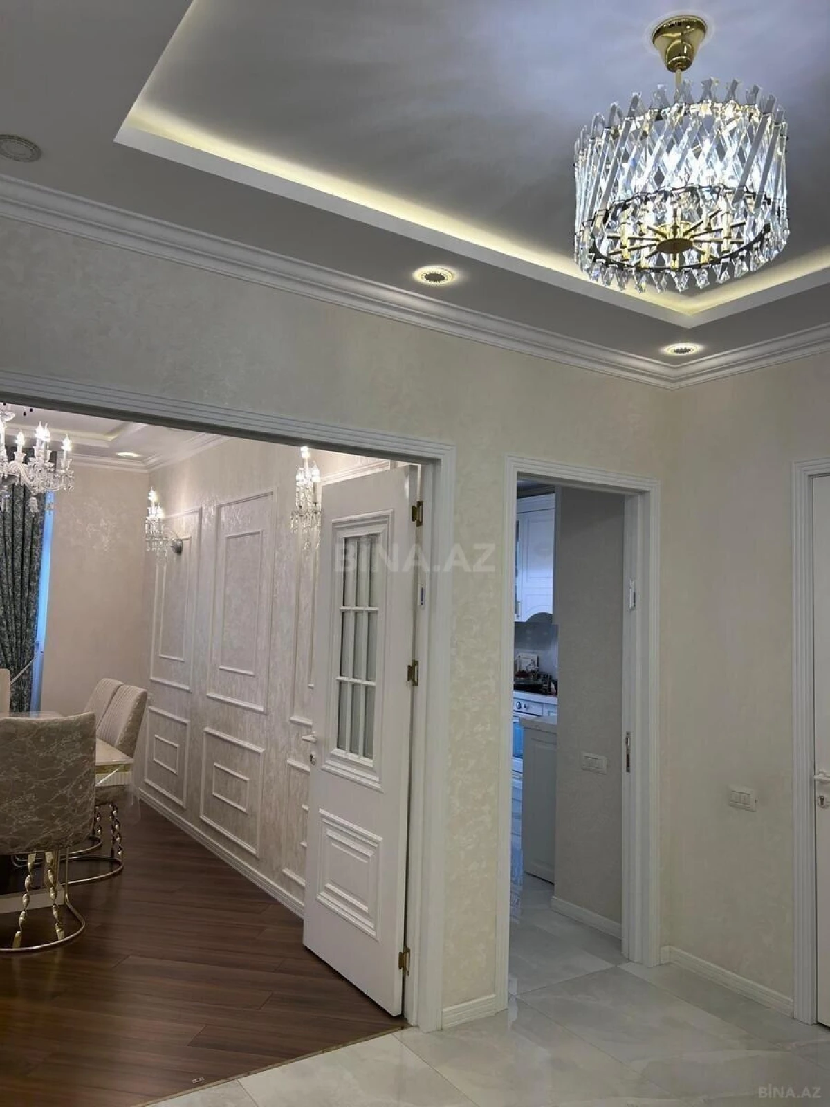 Satılır 3 otaqlı mənzil 151 m²