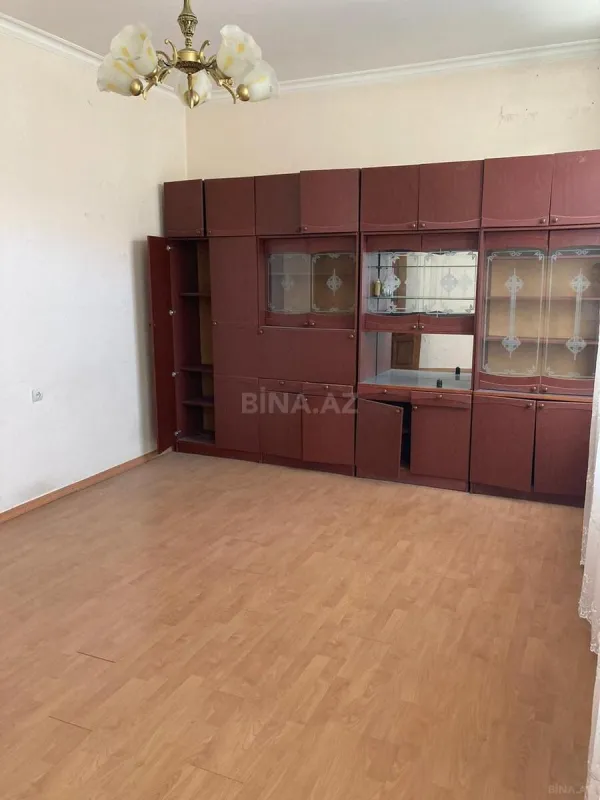 Satılır 8 otaqlı həyət evi 285 m²