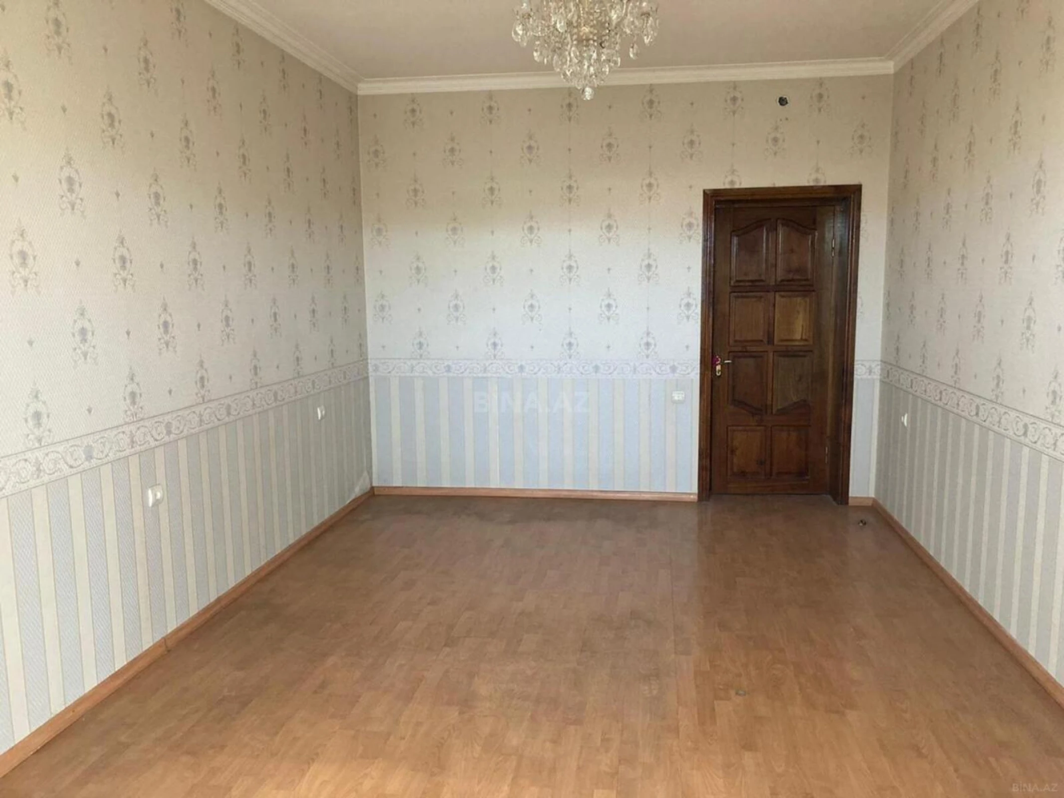Satılır 8 otaqlı həyət evi 285 m²