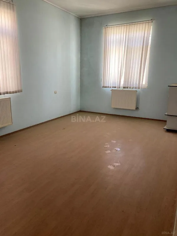Satılır 8 otaqlı həyət evi 285 m²