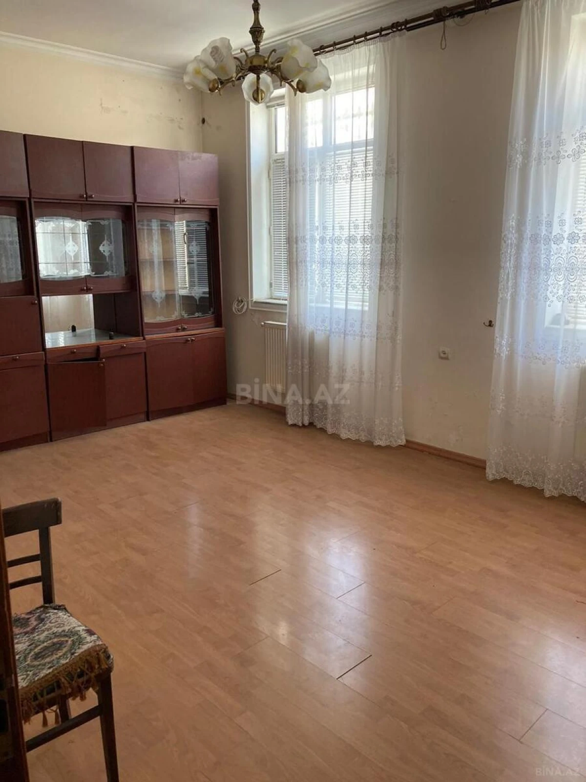 Satılır 8 otaqlı həyət evi 285 m²