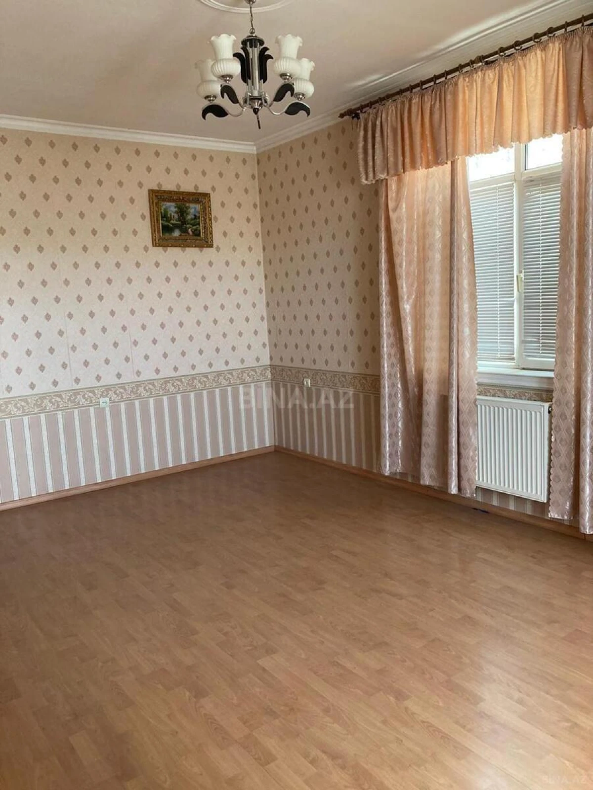 Satılır 8 otaqlı həyət evi 285 m²