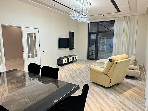 Kirayə verilir 5 otaqlı həyət evi 370 m²
