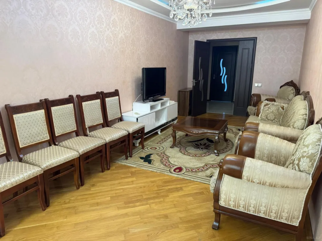 Kirayə verilir 3 otaqlı mənzil 160 m²