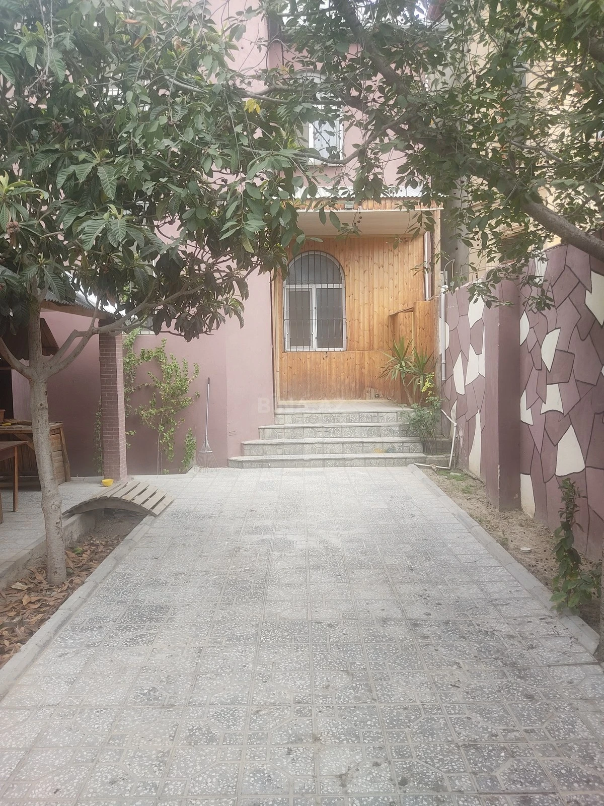 Satılır 6 otaqlı həyət evi 192 m²