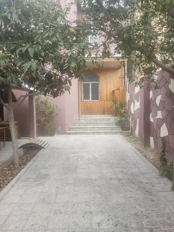 Satılır 6 otaqlı həyət evi 192 m²