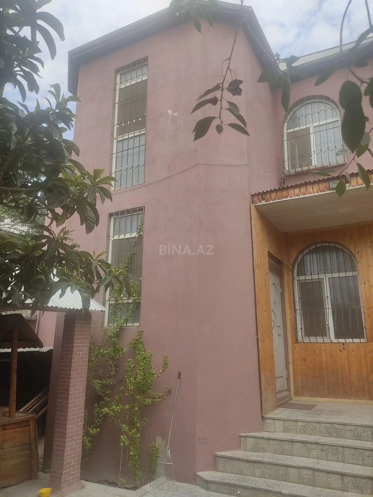 Satılır 6 otaqlı həyət evi 192 m²