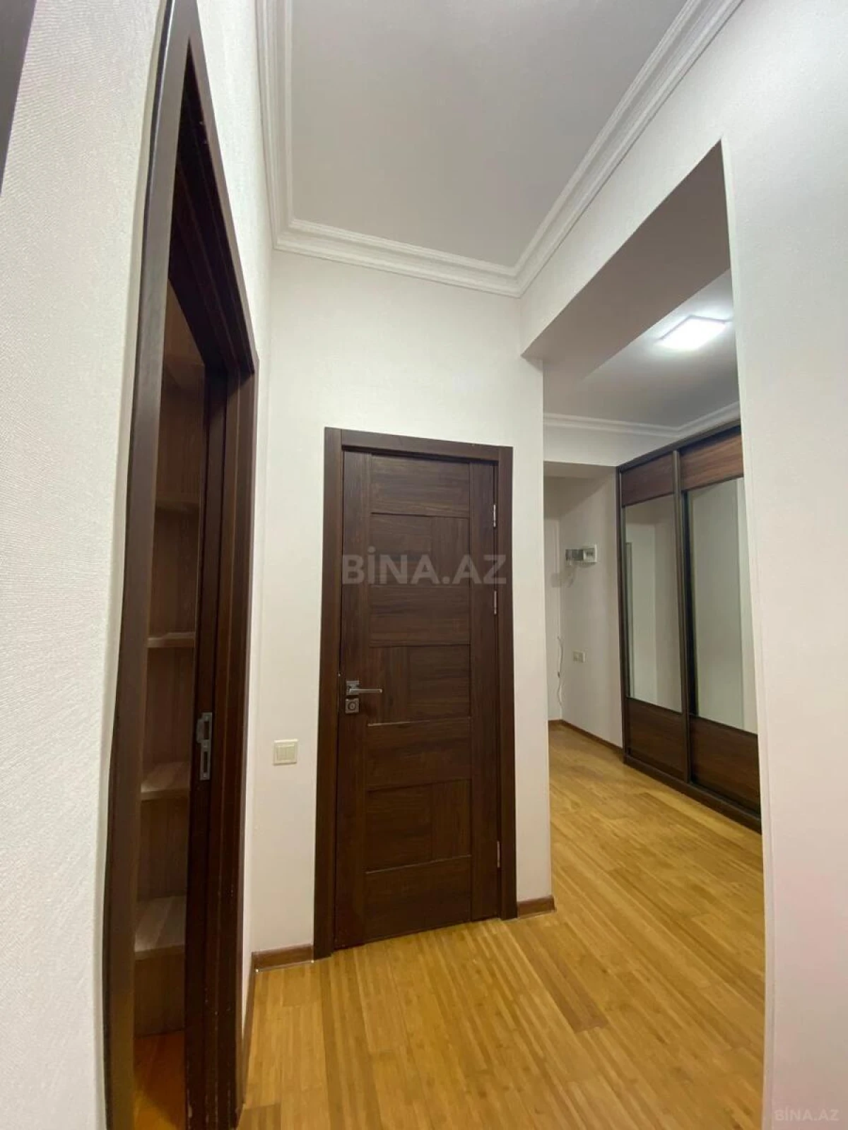 Satılır 3 otaqlı mənzil 92 m²
