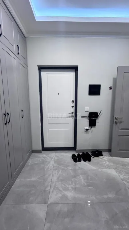 Kirayə verilir 2 otaqlı mənzil 67 m²