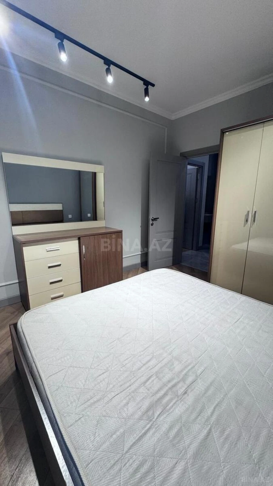 Kirayə verilir 2 otaqlı mənzil 67 m²