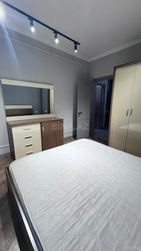 Kirayə verilir 2 otaqlı mənzil 67 m²