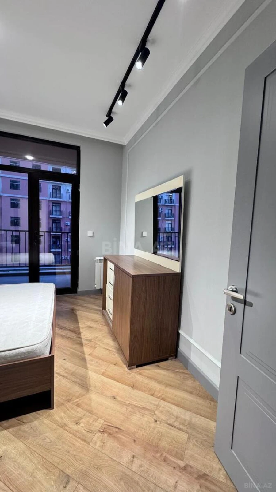 Kirayə verilir 2 otaqlı mənzil 67 m²