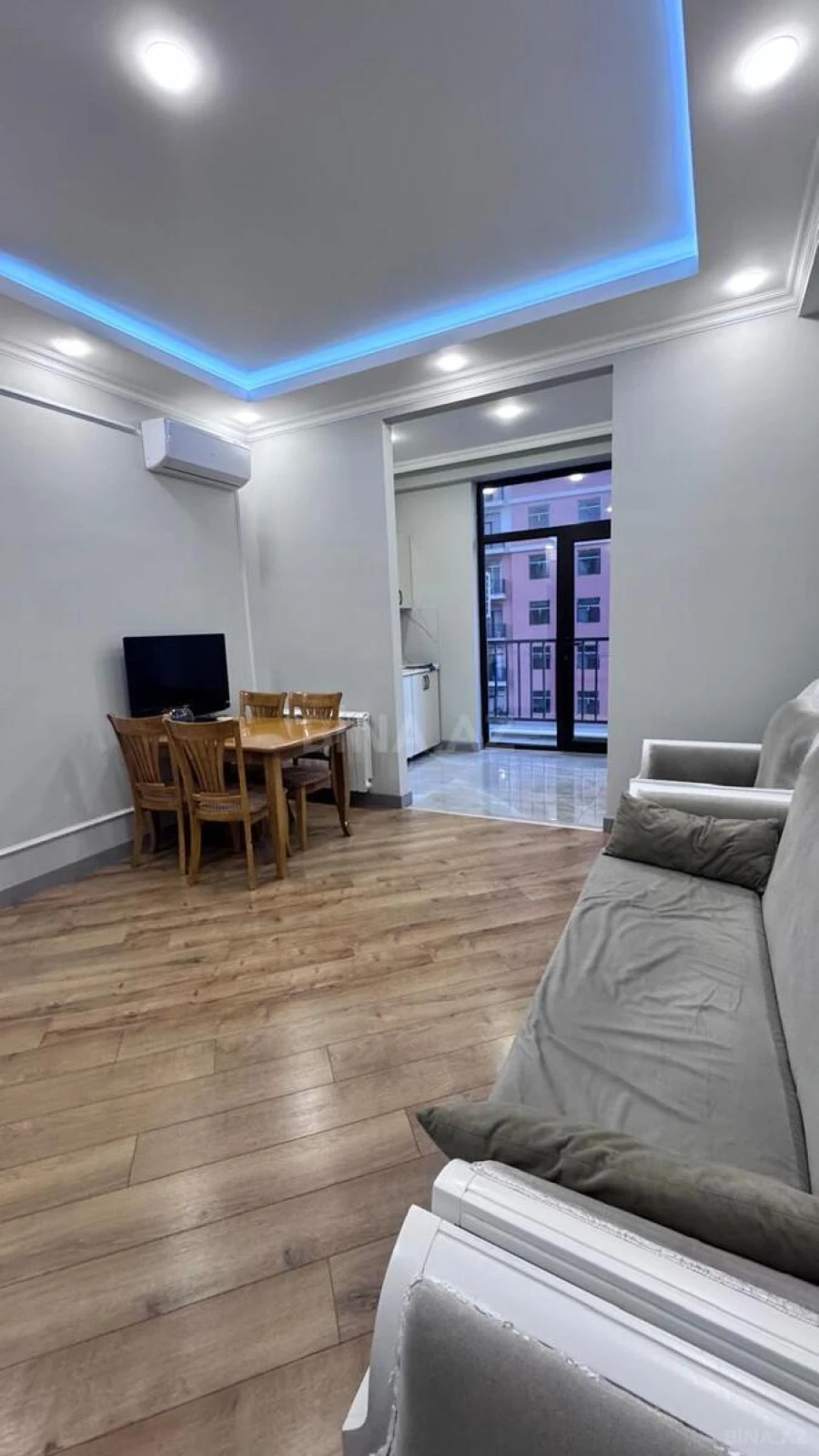 Kirayə verilir 2 otaqlı mənzil 67 m²