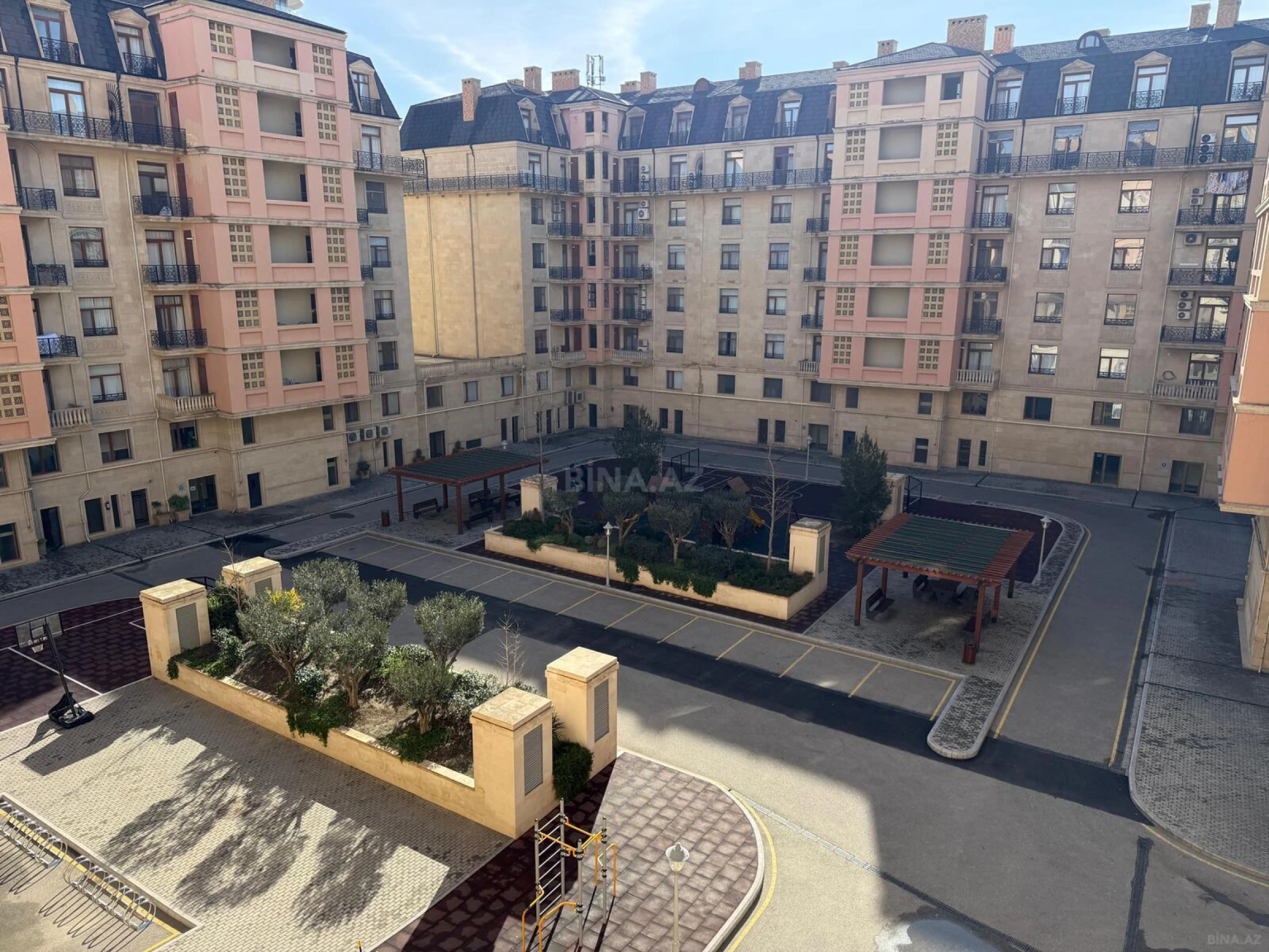 Kirayə verilir 3 otaqlı mənzil 150 m²