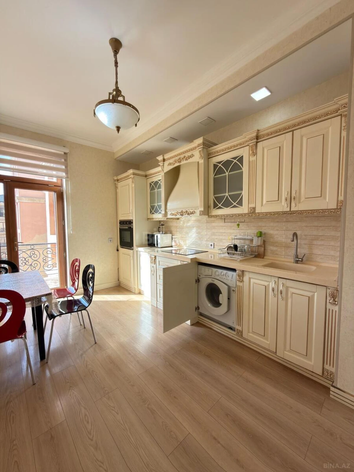 Kirayə verilir 3 otaqlı mənzil 150 m²