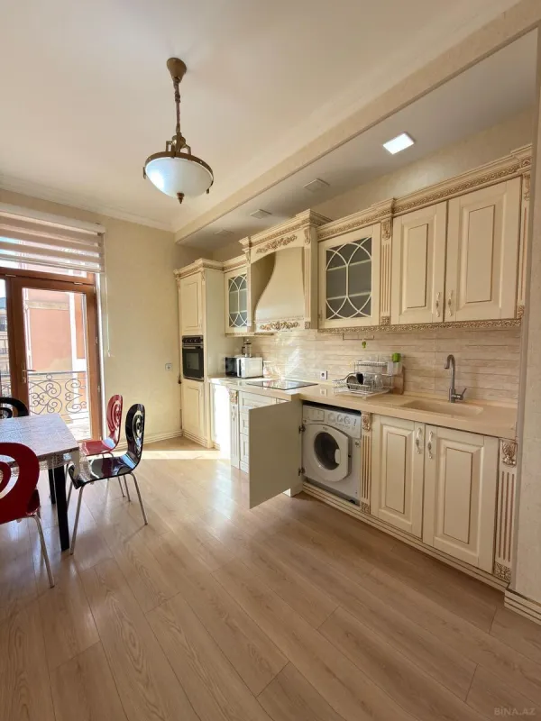 Kirayə verilir 3 otaqlı mənzil 150 m²