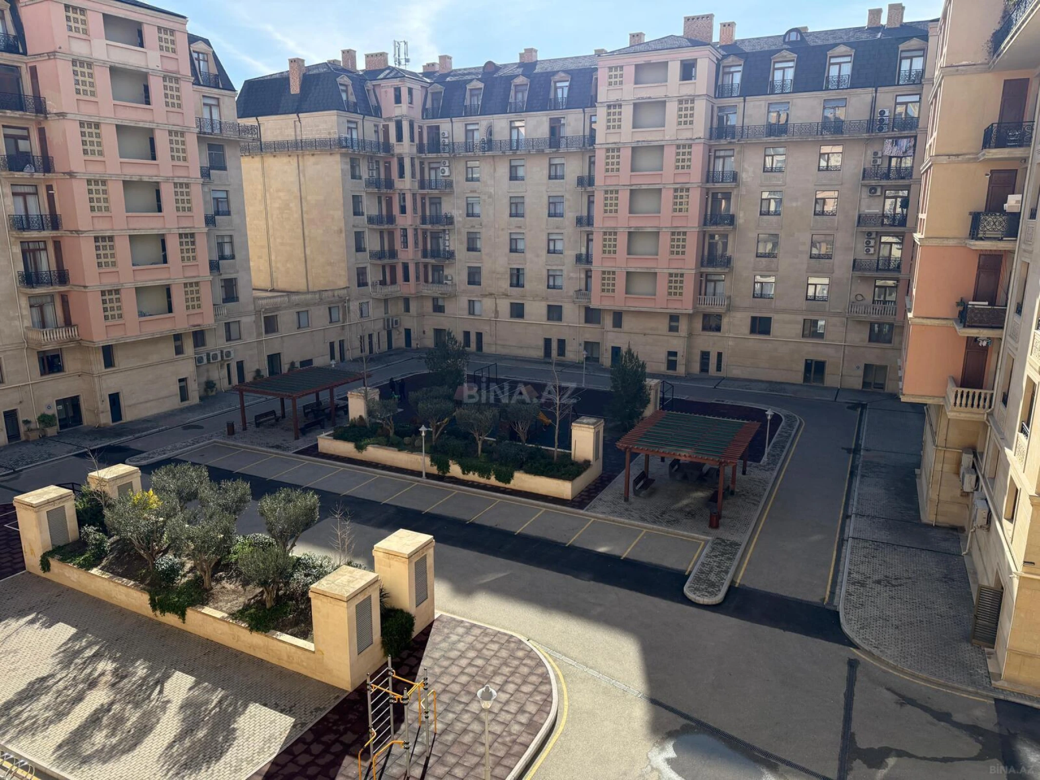 Kirayə verilir 3 otaqlı mənzil 150 m²