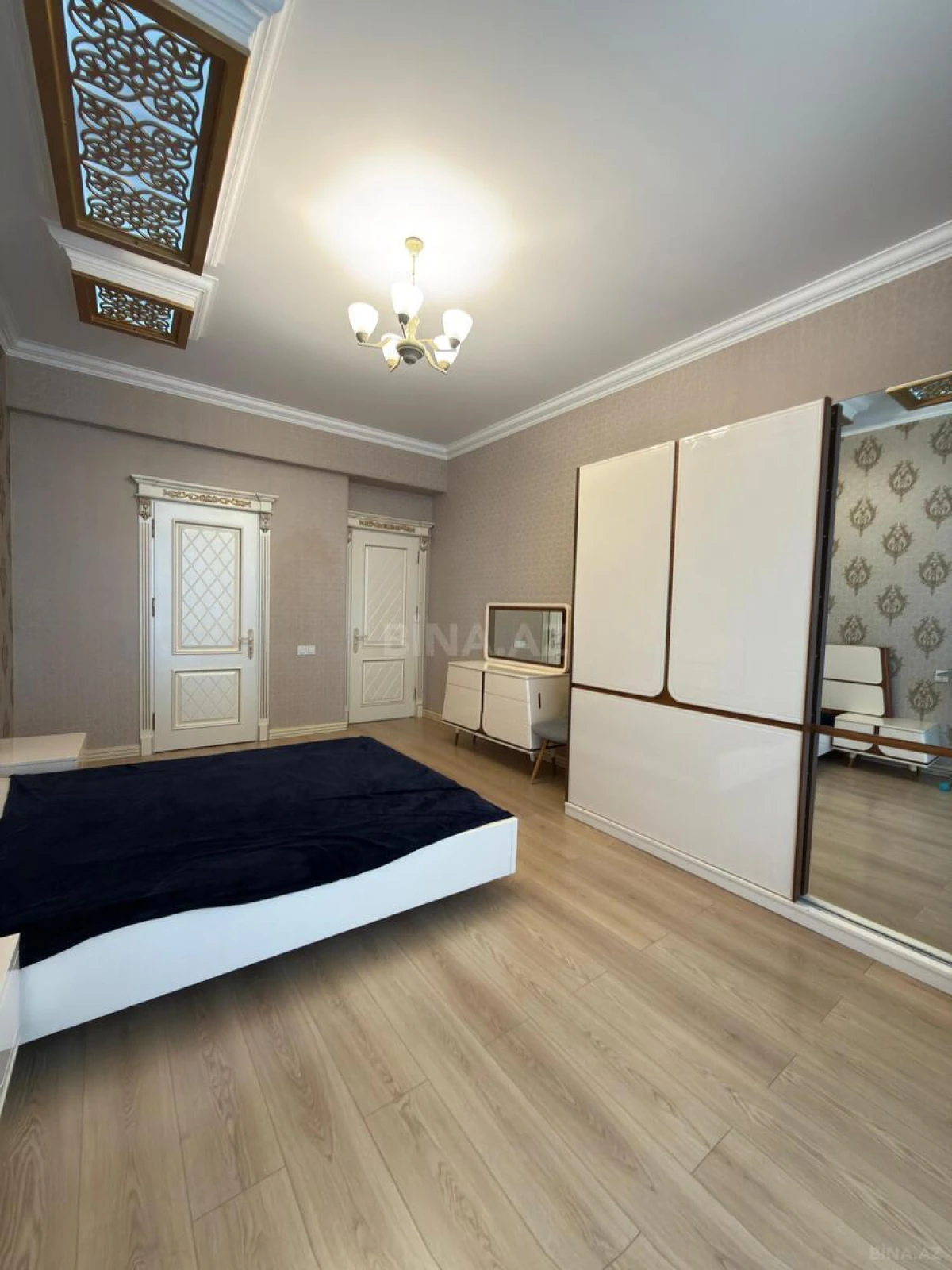 Kirayə verilir 3 otaqlı mənzil 150 m²
