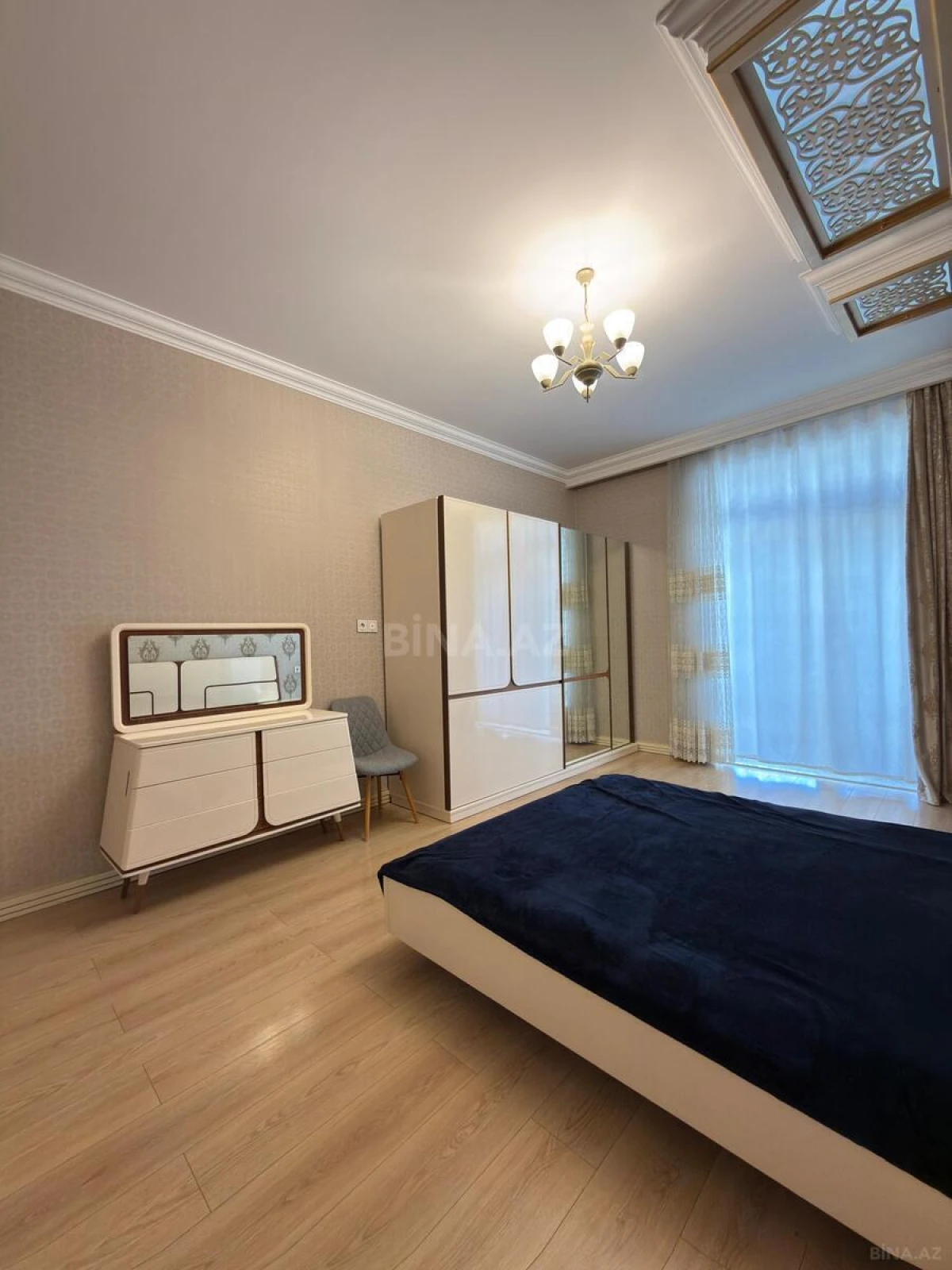 Kirayə verilir 3 otaqlı mənzil 150 m²