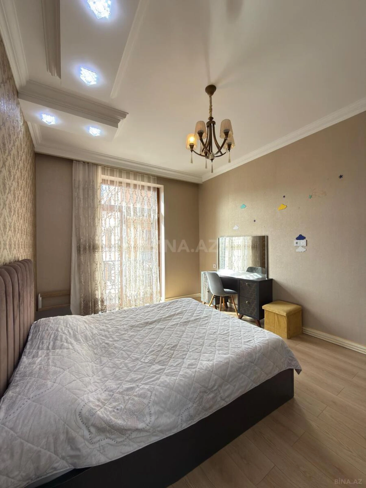 Kirayə verilir 3 otaqlı mənzil 150 m²