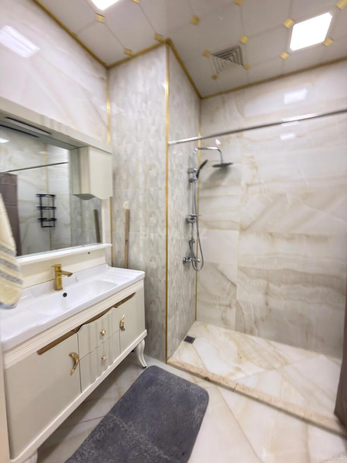 Kirayə verilir 3 otaqlı mənzil 150 m²