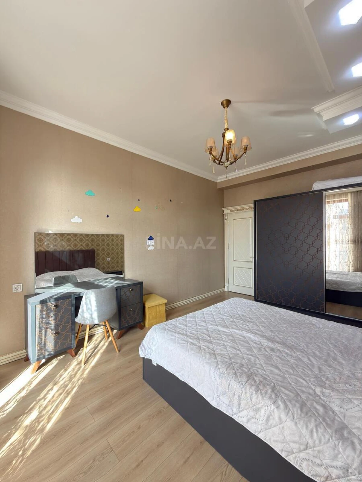 Kirayə verilir 3 otaqlı mənzil 150 m²