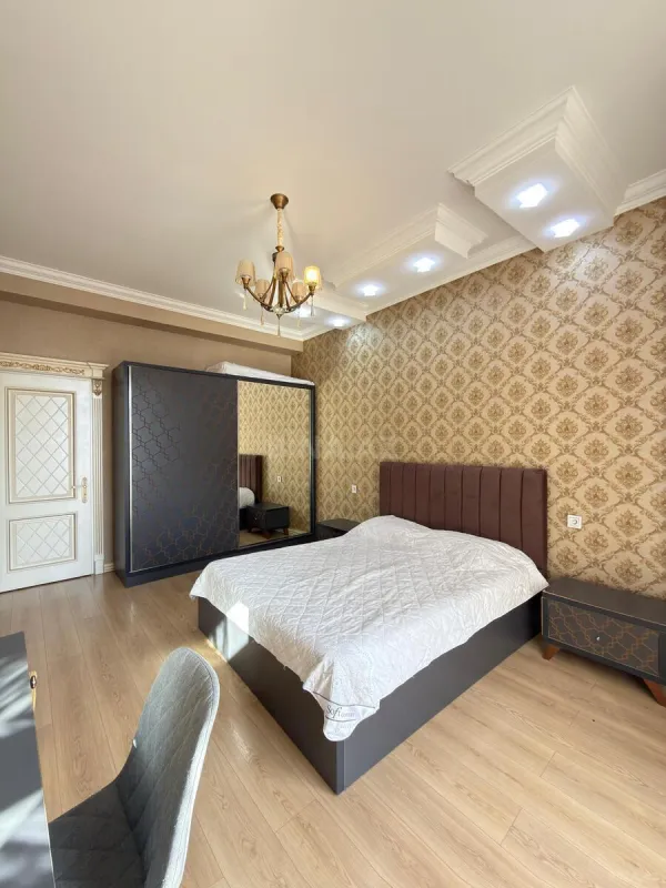 Kirayə verilir 3 otaqlı mənzil 150 m²