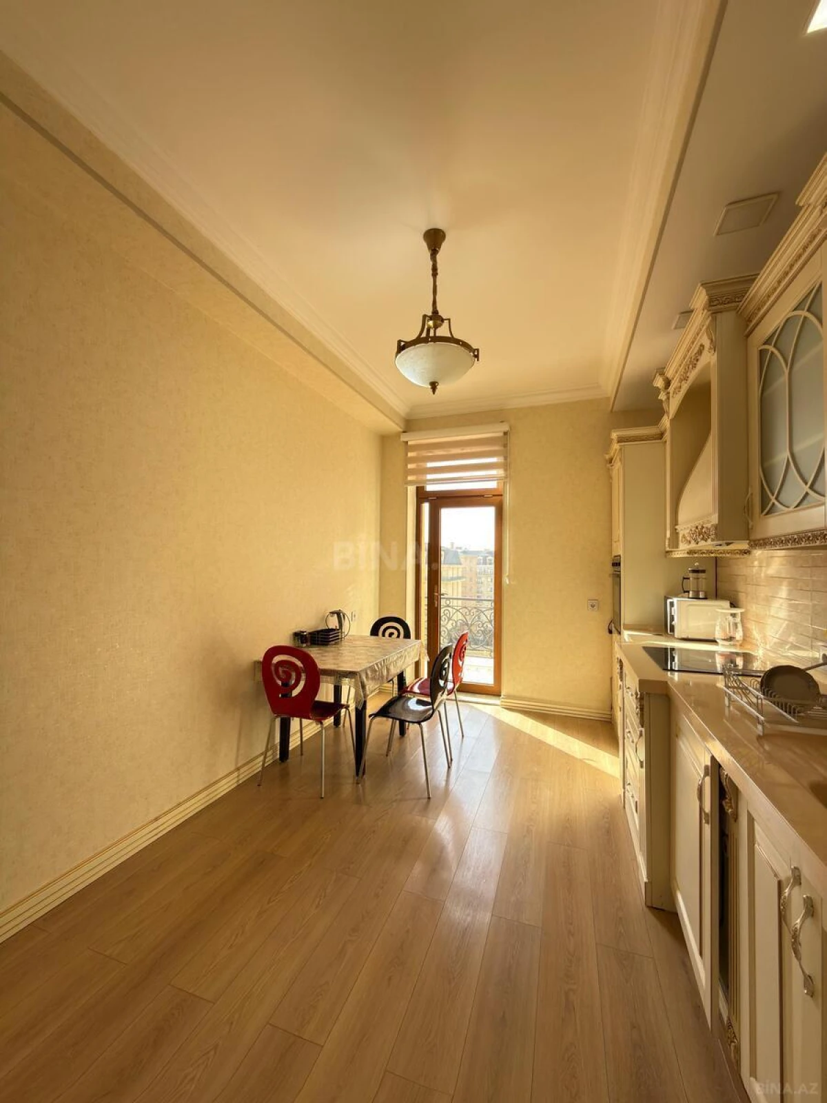 Kirayə verilir 3 otaqlı mənzil 150 m²