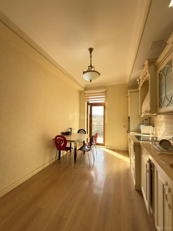 Kirayə verilir 3 otaqlı mənzil 150 m²