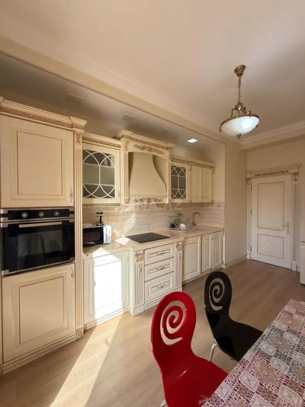 Kirayə verilir 3 otaqlı mənzil 150 m²