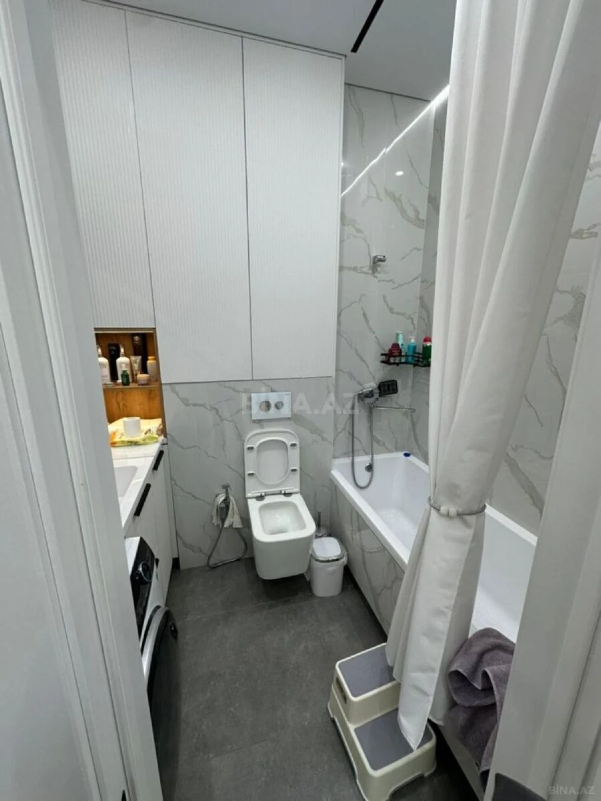 Satılır 3 otaqlı mənzil 121 m²