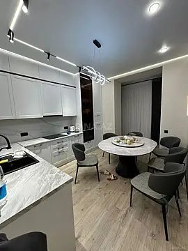 Satılır 3 otaqlı mənzil 121 m²