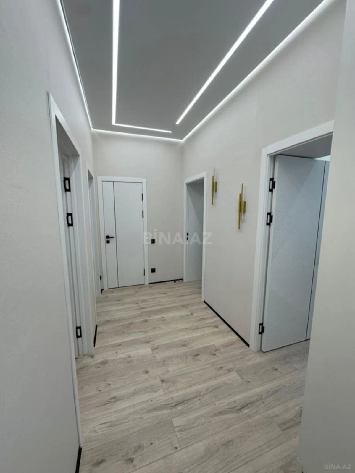 Satılır 3 otaqlı mənzil 121 m²
