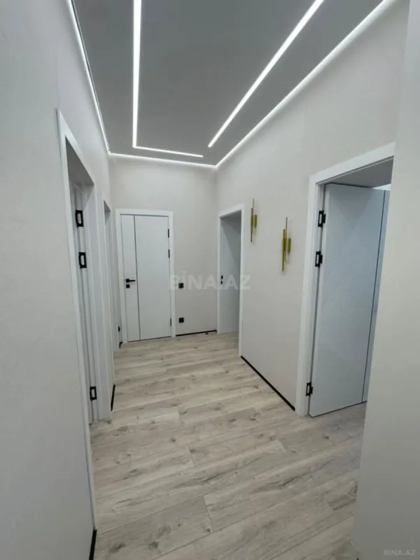 Satılır 3 otaqlı mənzil 121 m²
