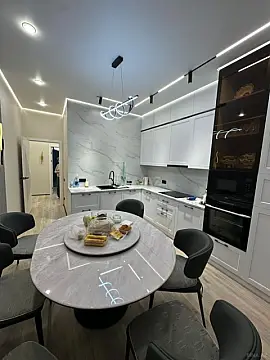 Satılır 3 otaqlı mənzil 121 m²