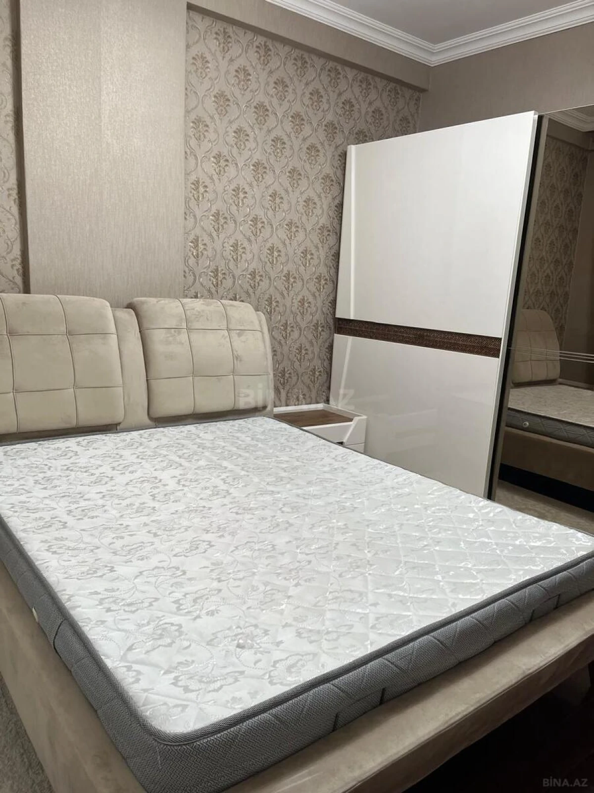 Kirayə verilir 2 otaqlı mənzil 90 m²