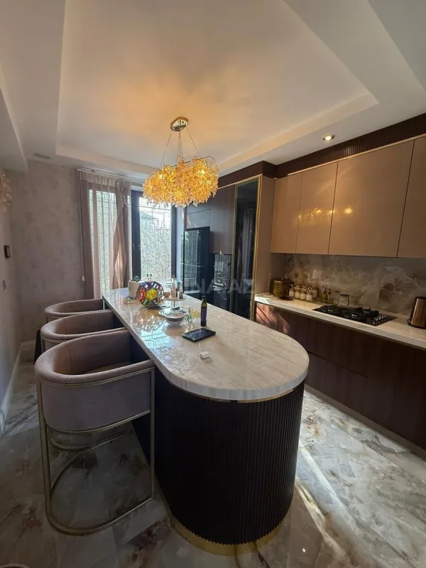 Satılır həyət evi 400 m²