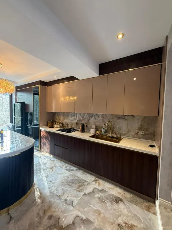 Satılır həyət evi 400 m²