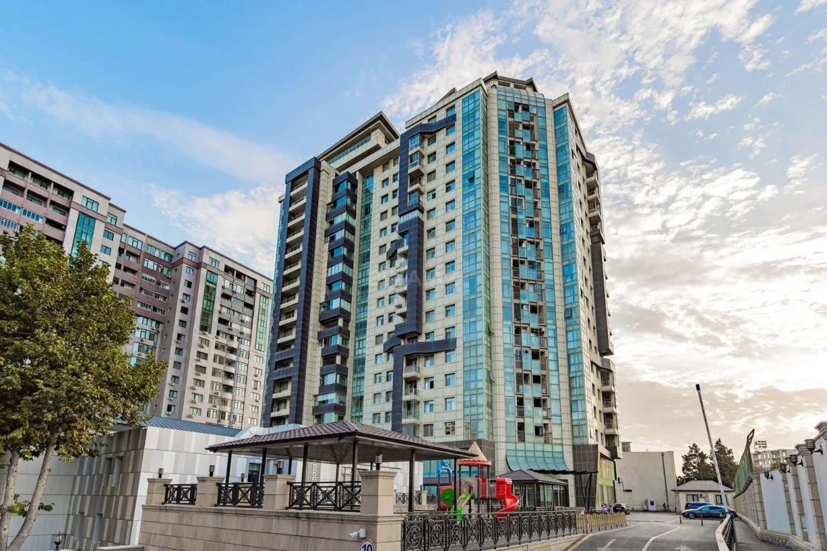 Satılır 3 otaqlı mənzil 157 m²