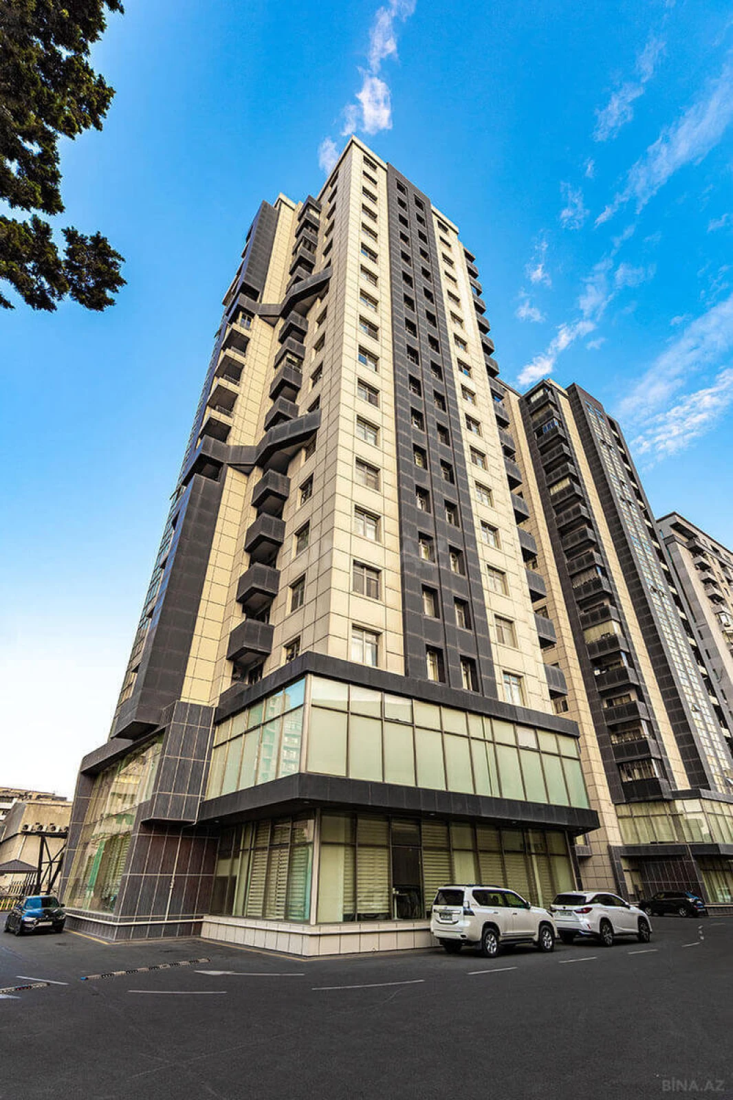 Satılır 3 otaqlı mənzil 157 m²