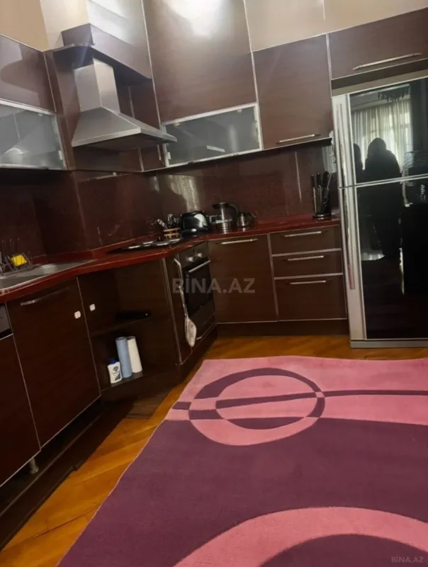 Kirayə verilir 3 otaqlı mənzil 152 m²