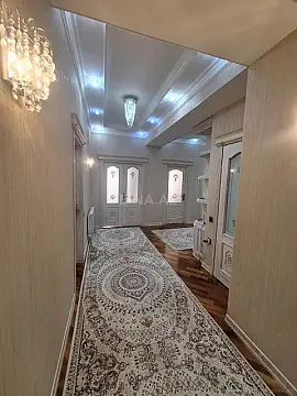 Satılır 4 otaqlı mənzil 220 m²