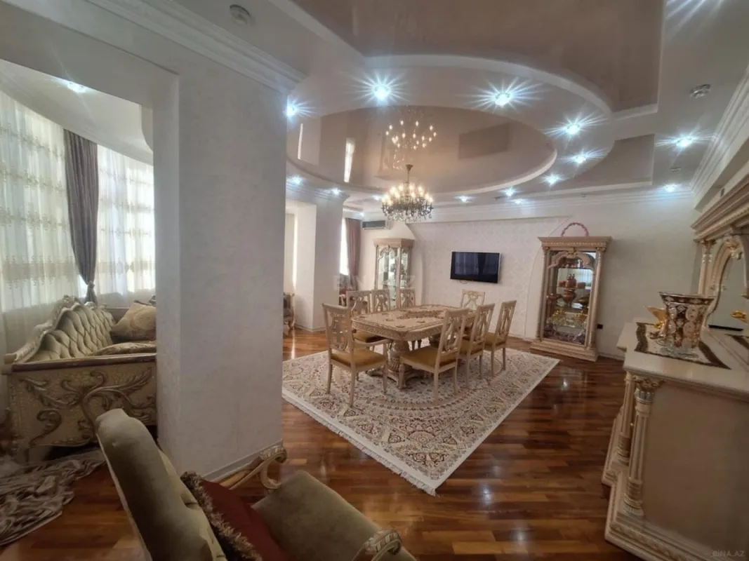 Satılır 4 otaqlı mənzil 220 m²